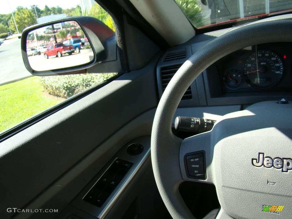 2006 Grand Cherokee Laredo - Inferno Red Crystal Pearl / Medium Slate Gray photo #18