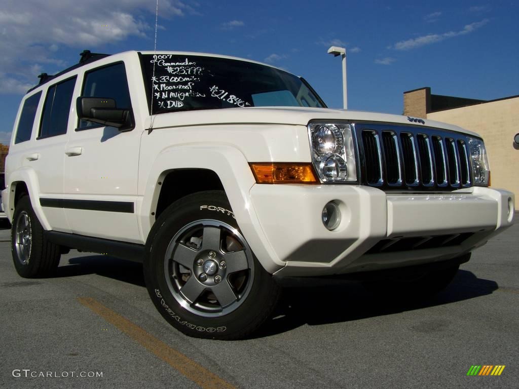 Stone White Jeep Commander