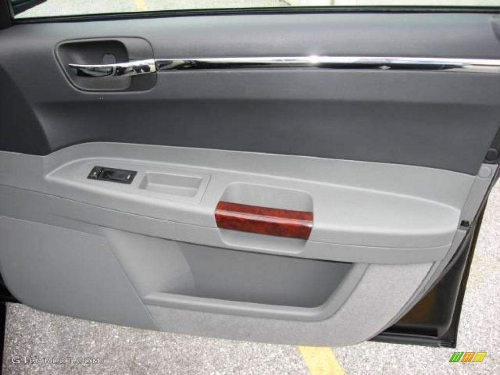 2005 300 C HEMI - Brilliant Black Crystal Pearl / Dark Slate Gray/Medium Slate Gray photo #49