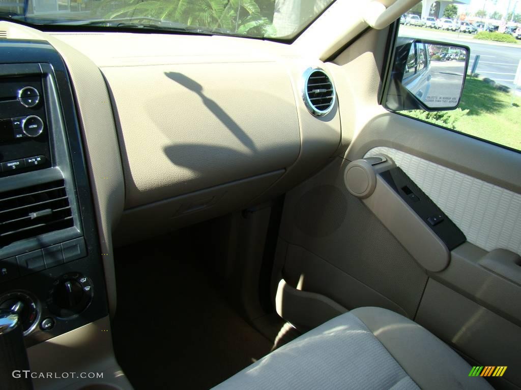 2008 Explorer XLT - White Suede / Camel photo #16