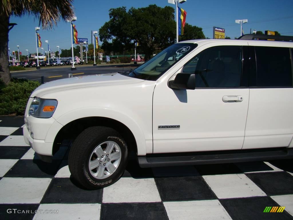 2008 Explorer XLT - White Suede / Camel photo #24