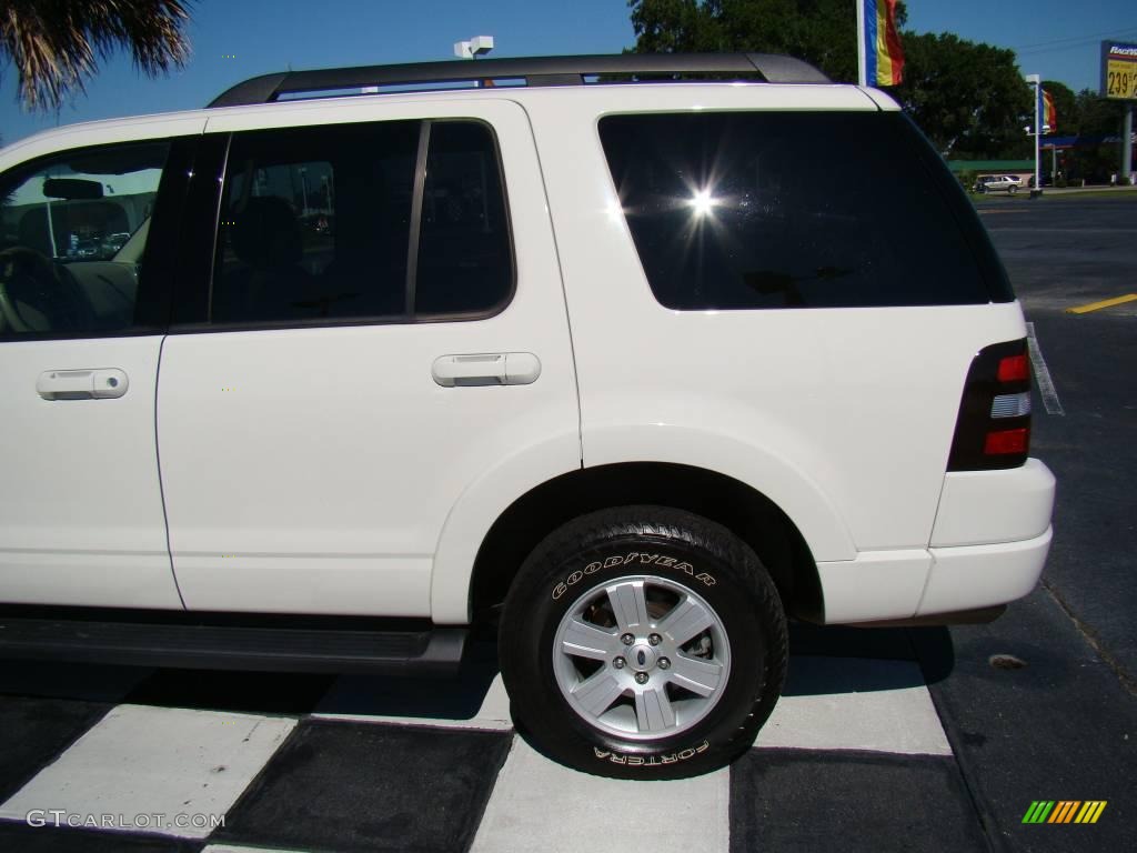 2008 Explorer XLT - White Suede / Camel photo #25