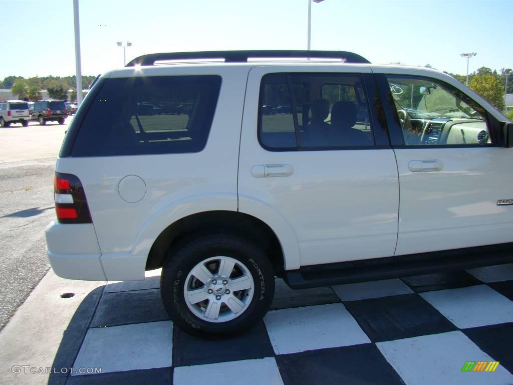 2008 Explorer XLT - White Suede / Camel photo #26