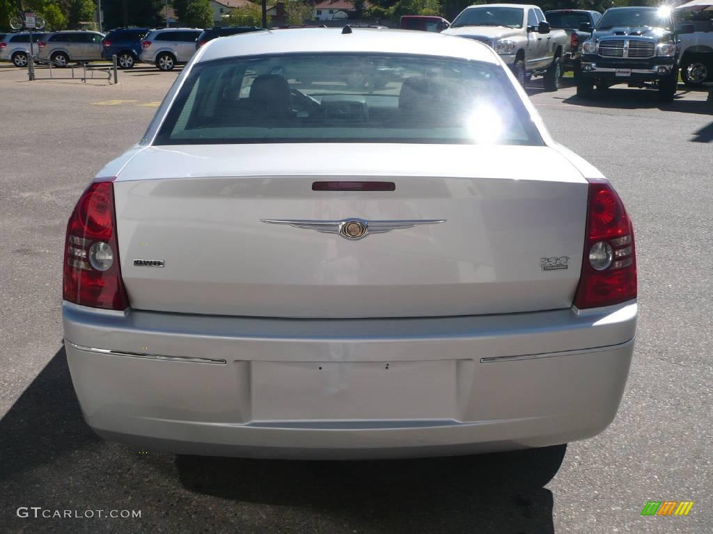 2008 300 Touring AWD - Bright Silver Metallic / Dark Slate Gray photo #4