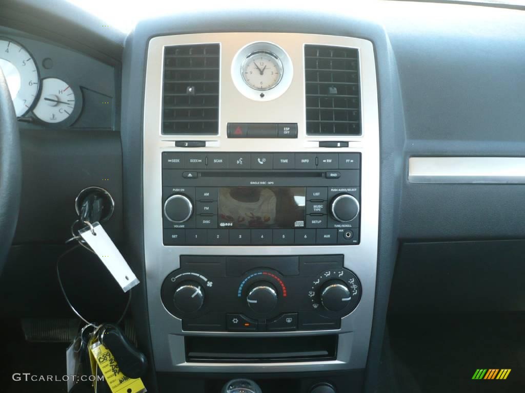 2008 300 Touring AWD - Bright Silver Metallic / Dark Slate Gray photo #12