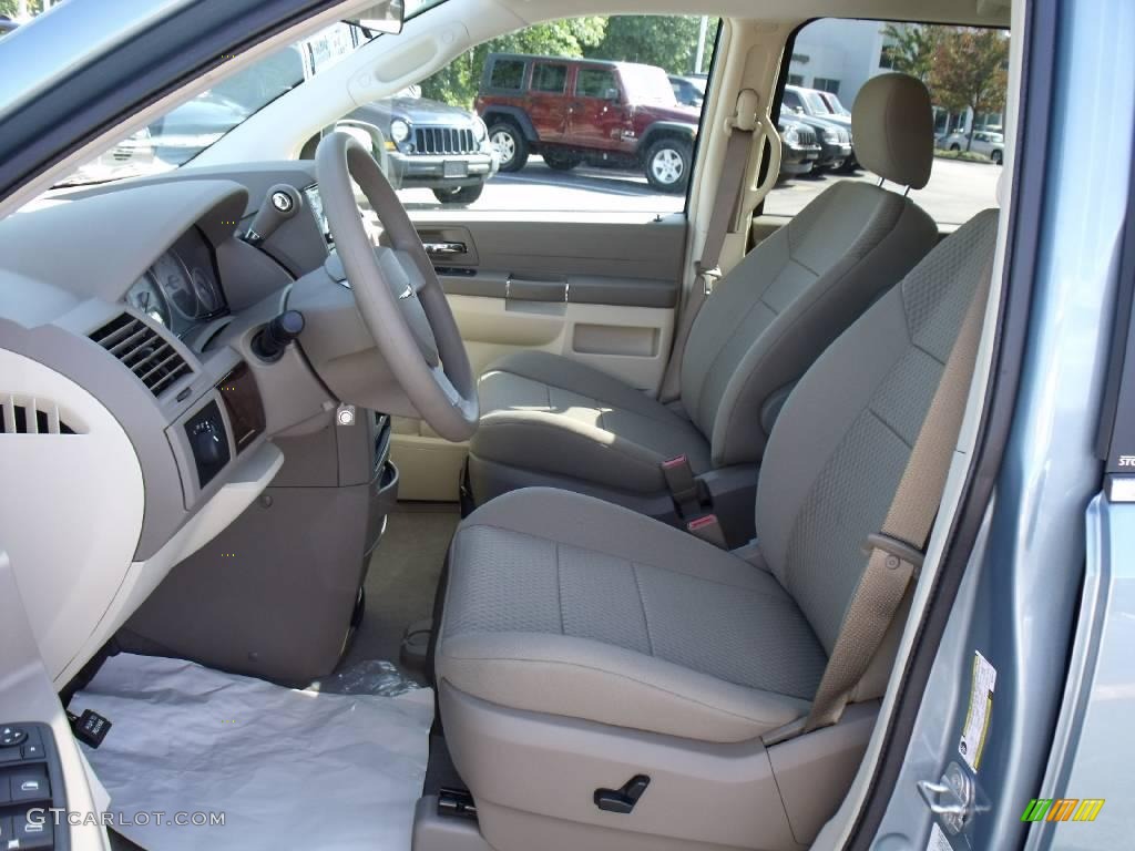 2010 Town & Country LX - Clearwater Blue Pearl / Medium Pebble Beige/Cream photo #6