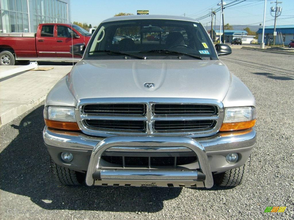 2004 Dakota SLT Club Cab 4x4 - Bright Silver Metallic / Dark Slate Gray photo #8