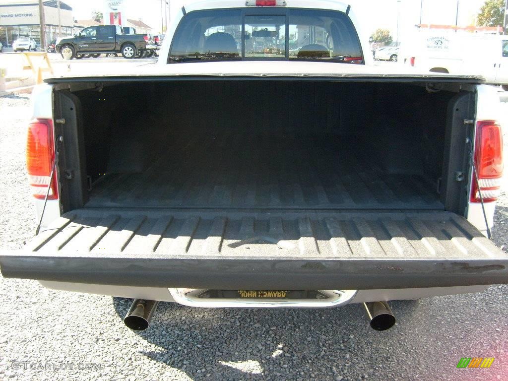 2004 Dakota SLT Club Cab 4x4 - Bright Silver Metallic / Dark Slate Gray photo #15