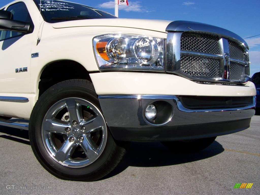 2008 Ram 1500 Big Horn Edition Quad Cab 4x4 - Cool Vanilla White / Khaki photo #2