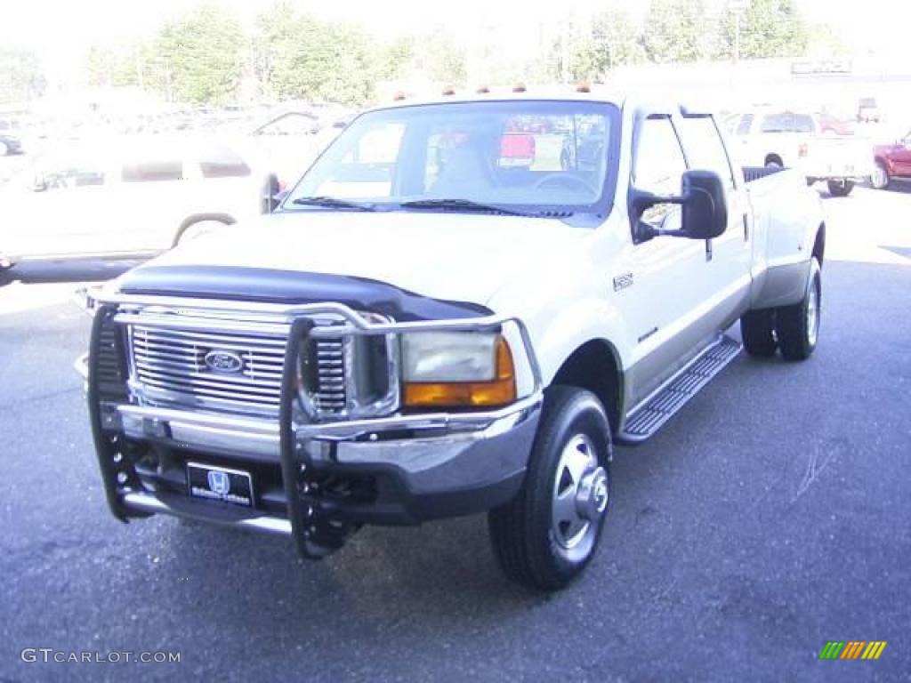 Oxford White Ford F350 Super Duty