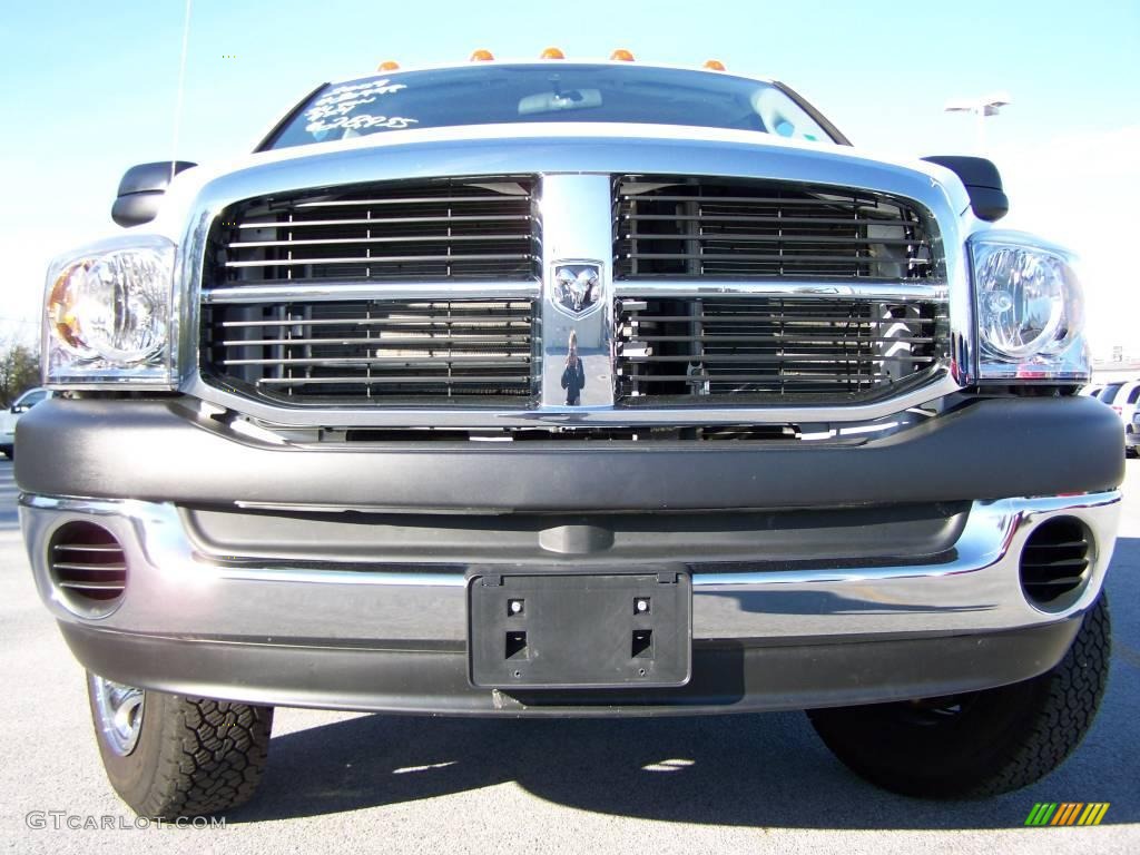 2009 Ram 2500 SXT Quad Cab 4x4 - Bright White / Medium Slate Gray photo #3