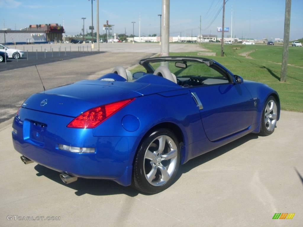 2006 350Z Touring Roadster - Daytona Blue Metallic / Frost Leather photo #17