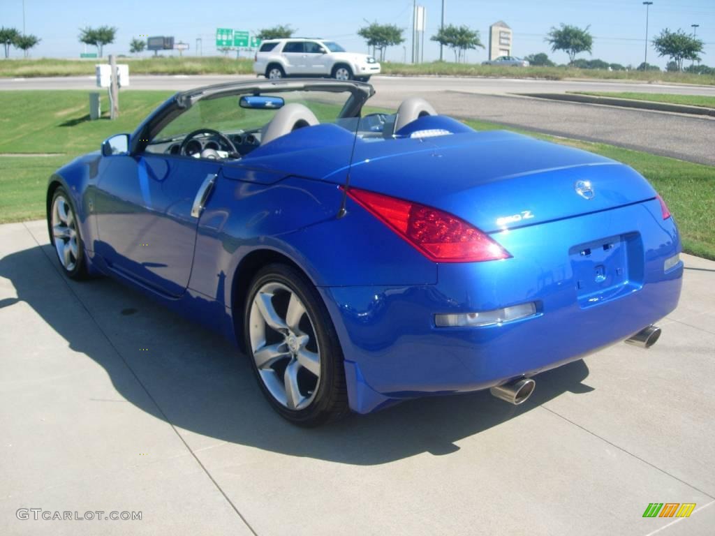 2006 350Z Touring Roadster - Daytona Blue Metallic / Frost Leather photo #18