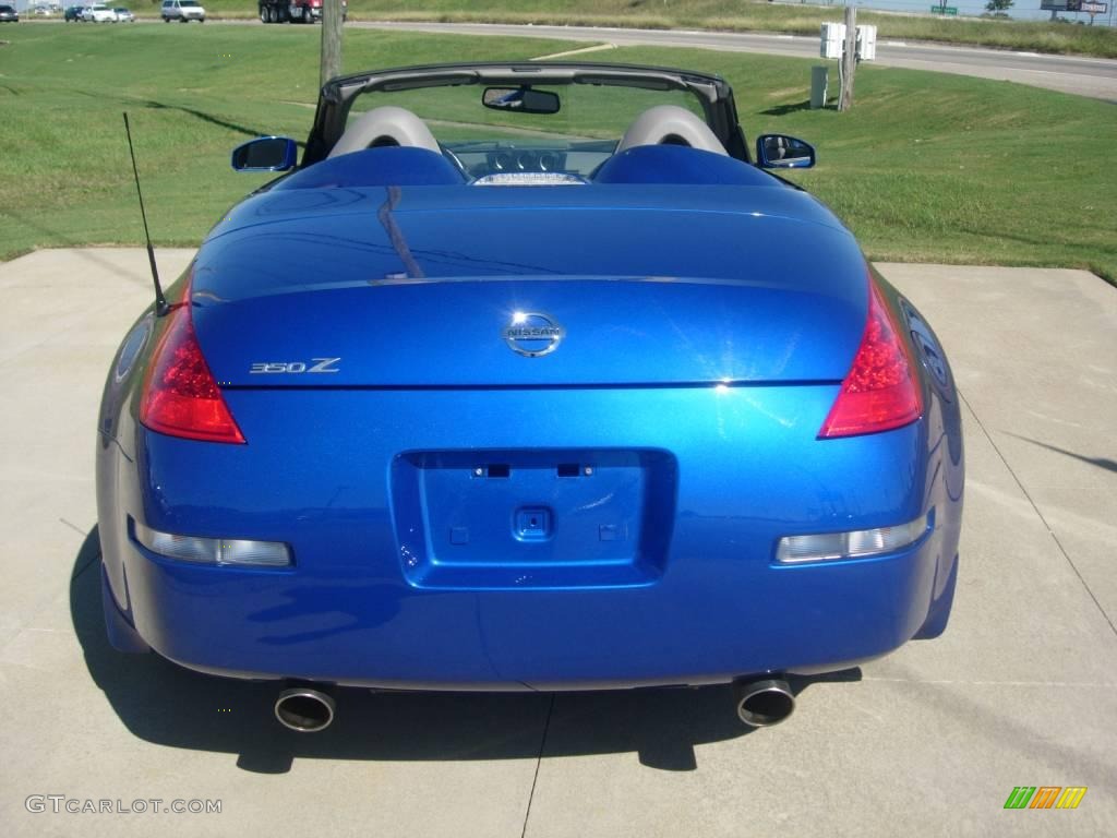 2006 350Z Touring Roadster - Daytona Blue Metallic / Frost Leather photo #20