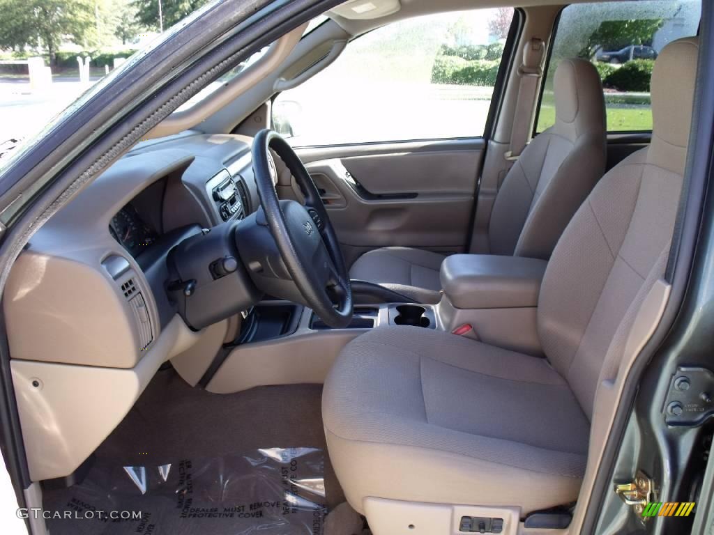 2004 Grand Cherokee Laredo - Onyx Green Pearl / Sandstone photo #10