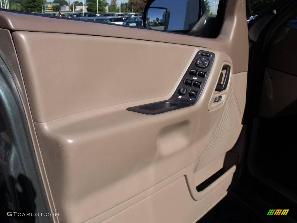 2004 Grand Cherokee Laredo - Onyx Green Pearl / Sandstone photo #11
