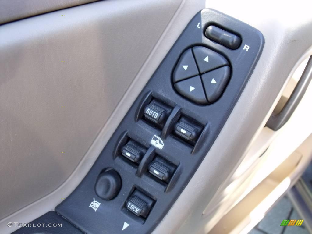 2004 Grand Cherokee Laredo - Onyx Green Pearl / Sandstone photo #12