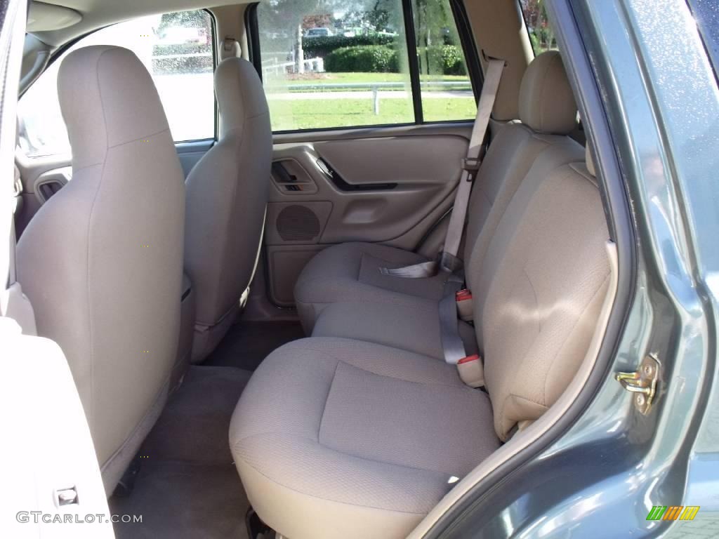 2004 Grand Cherokee Laredo - Onyx Green Pearl / Sandstone photo #13