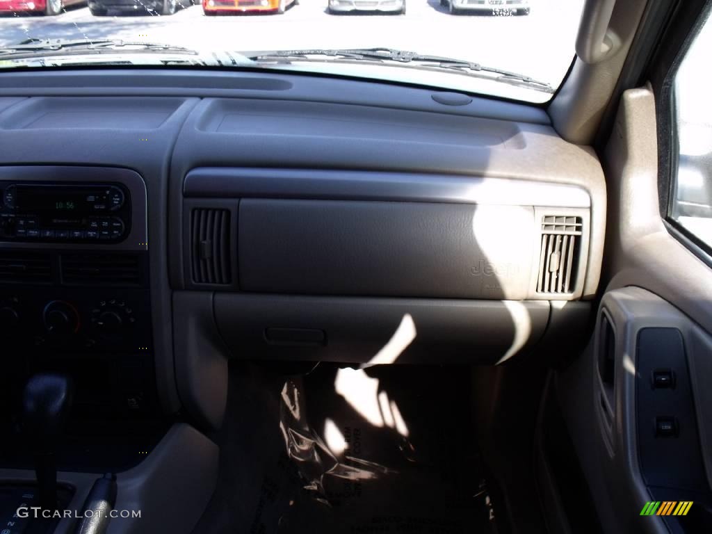2004 Grand Cherokee Laredo - Onyx Green Pearl / Sandstone photo #21