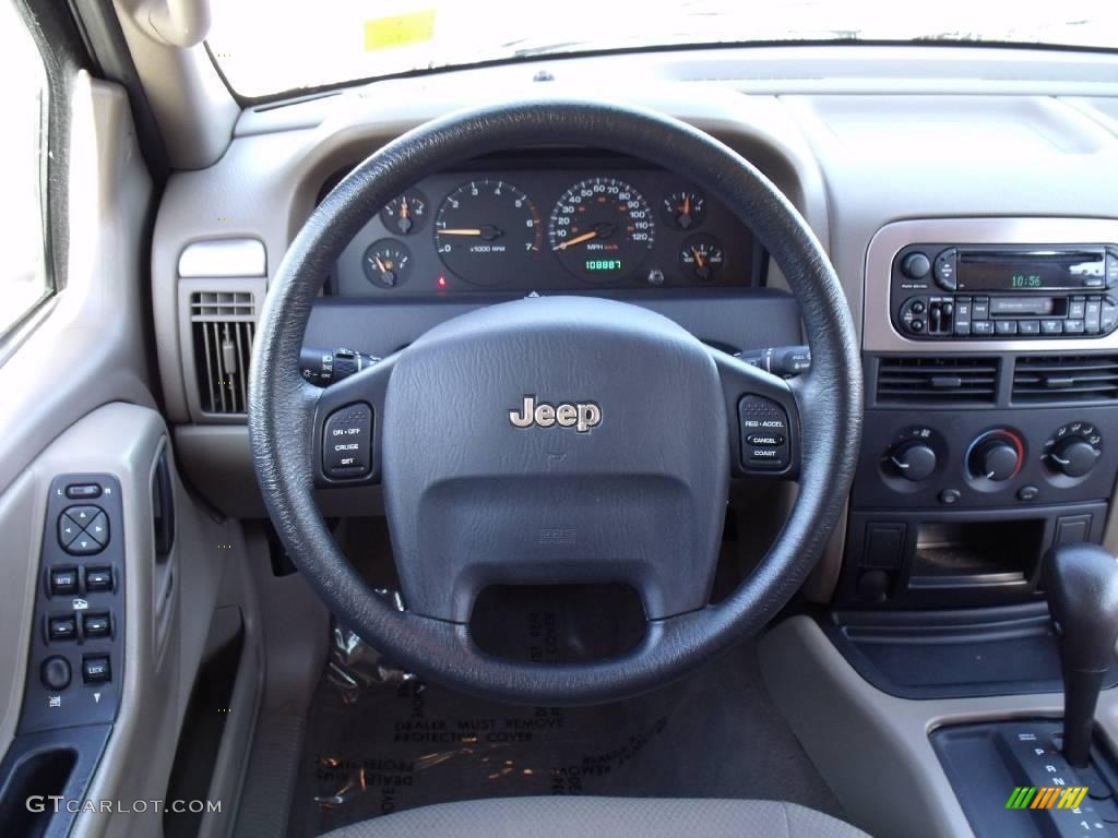 2004 Grand Cherokee Laredo - Onyx Green Pearl / Sandstone photo #23