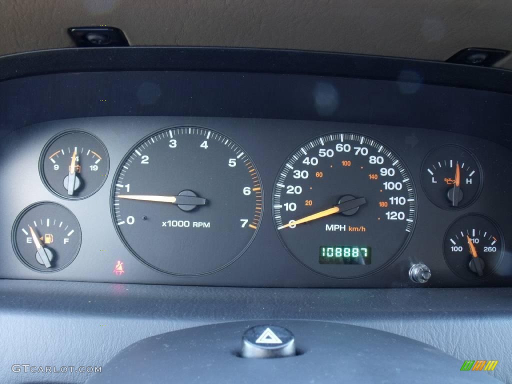 2004 Grand Cherokee Laredo - Onyx Green Pearl / Sandstone photo #24