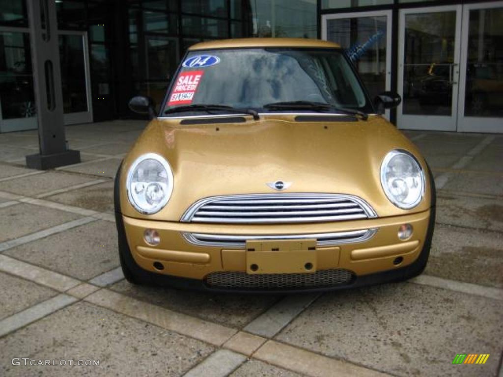2004 Cooper Hardtop - Solid Gold Metallic / Panther Black photo #3