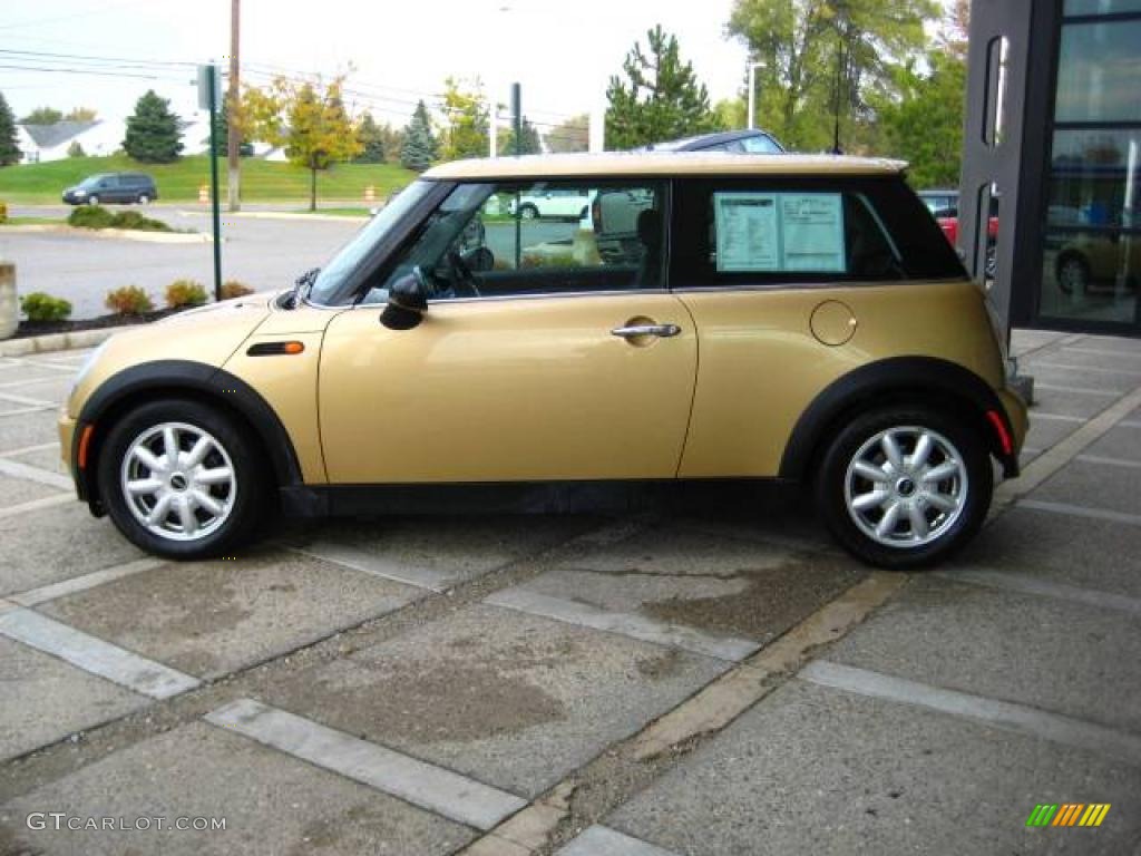 2004 Cooper Hardtop - Solid Gold Metallic / Panther Black photo #5