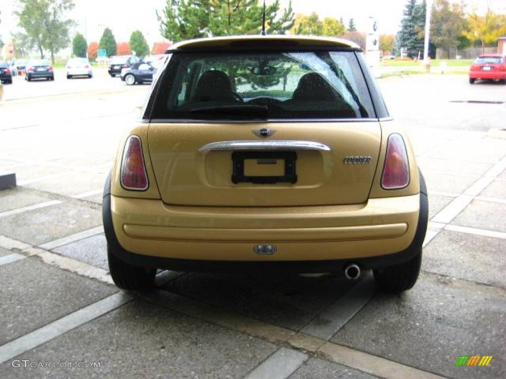 2004 Cooper Hardtop - Solid Gold Metallic / Panther Black photo #7