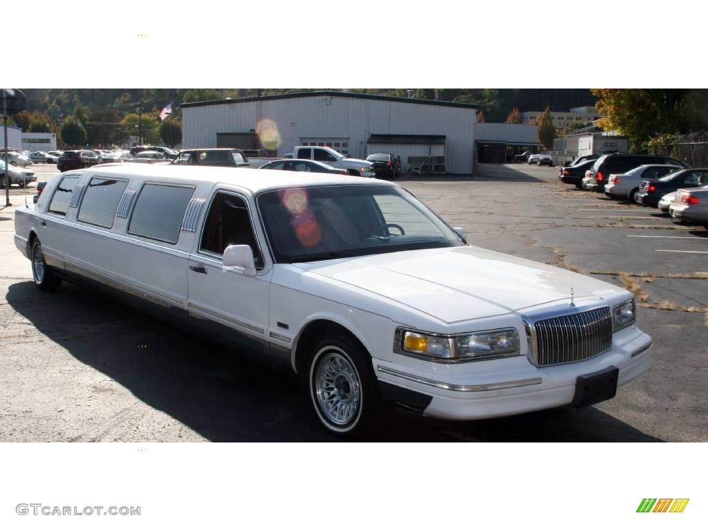 1997 Town Car Limousine - Performance White / Red photo #3