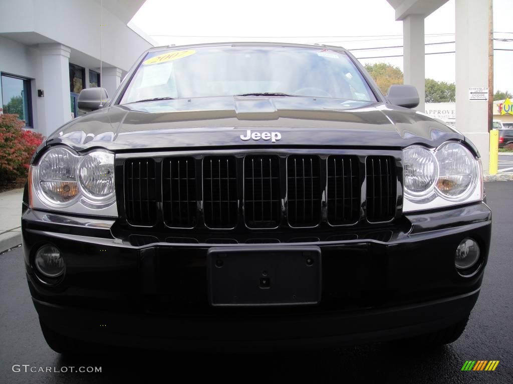 2007 Grand Cherokee Laredo 4x4 - Black / Medium Slate Gray photo #2