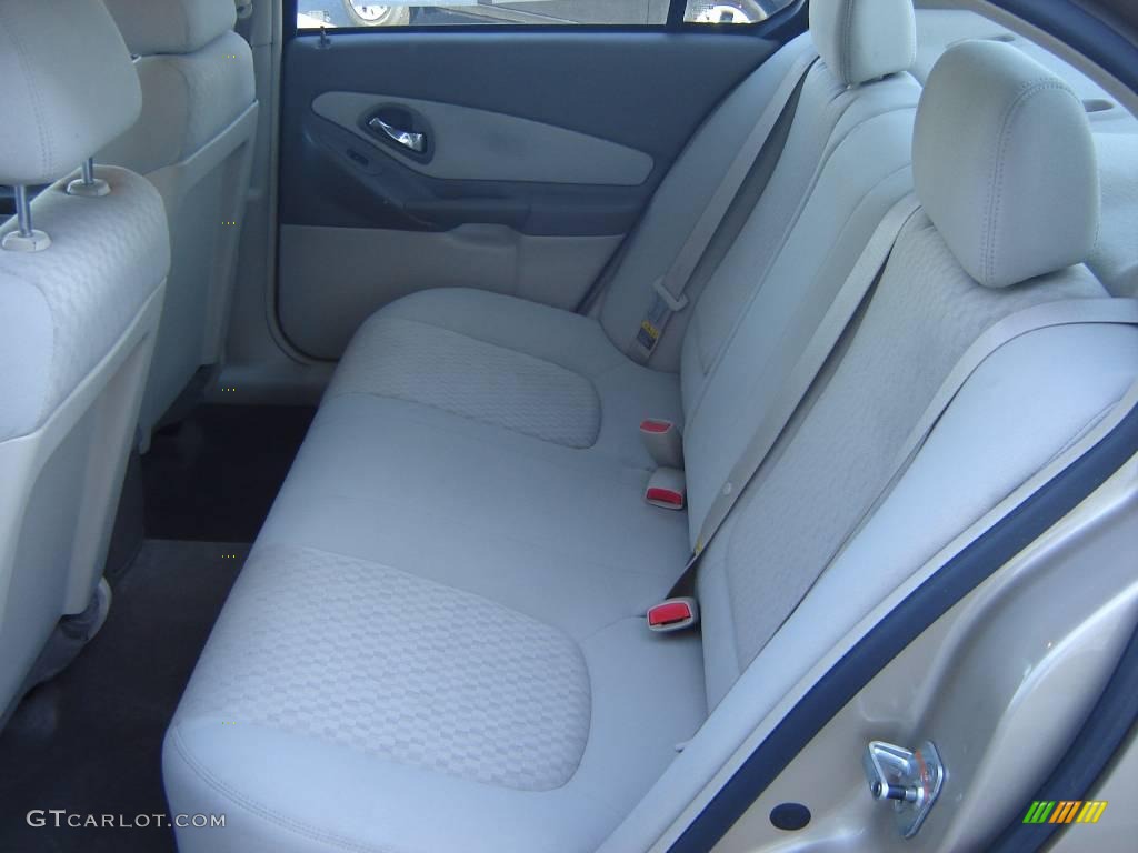 2005 Malibu Sedan - Light Driftwood Metallic / Neutral Beige photo #11