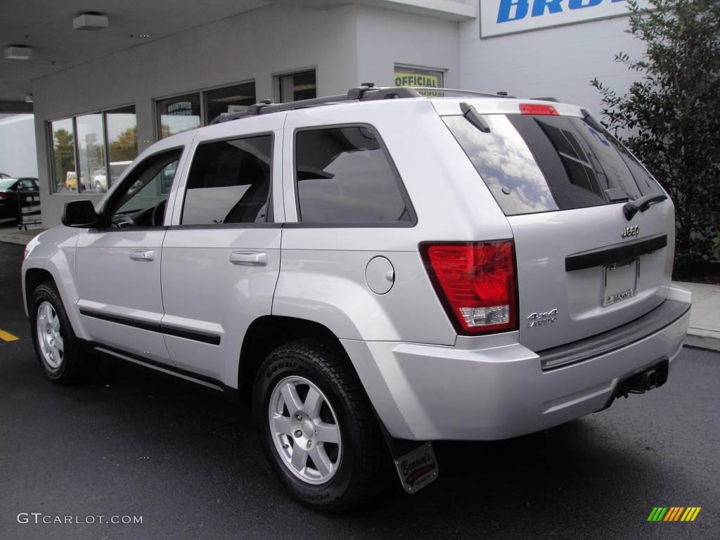 2008 Grand Cherokee Laredo 4x4 - Bright Silver Metallic / Dark Slate Gray photo #4