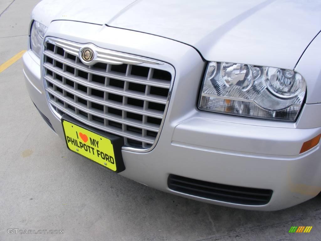 2008 300 LX - Bright Silver Metallic / Dark Slate Gray photo #11
