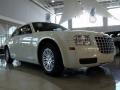 2009 Cool Vanilla White Chrysler 300   photo #4