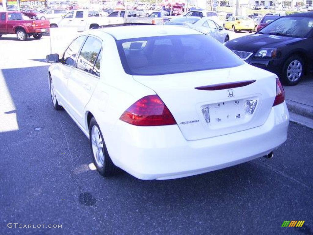 2006 Accord EX-L Sedan - Taffeta White / Ivory photo #2