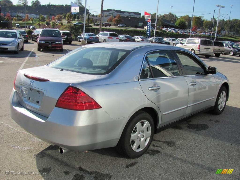 2007 Accord LX Sedan - Alabaster Silver Metallic / Gray photo #7