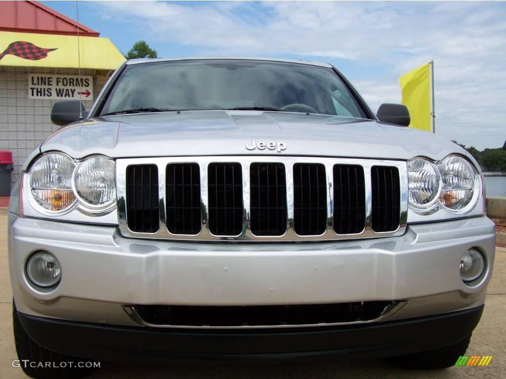 2005 Grand Cherokee Limited 4x4 - Bright Silver Metallic / Dark Khaki/Light Graystone photo #15