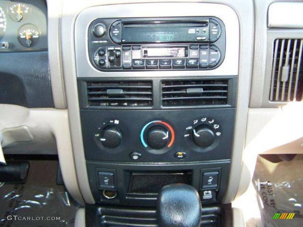 2004 Grand Cherokee Special Edition 4x4 - Graphite Metallic / Taupe photo #18