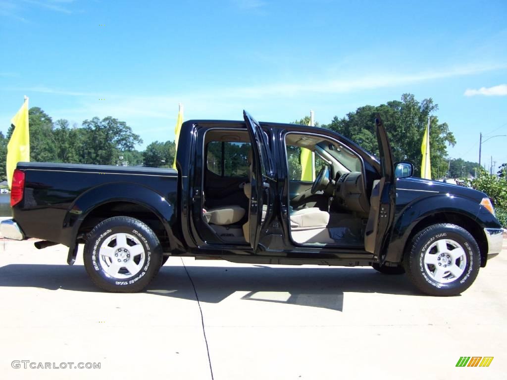 2006 Frontier SE Crew Cab 4x4 - Super Black / Desert photo #7