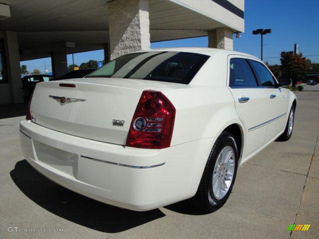 2010 300 Touring - Cool Vanilla White / Dark Slate Gray photo #3