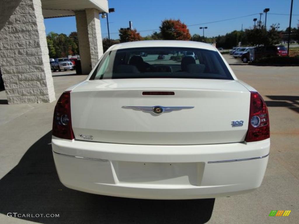 2010 300 Touring - Cool Vanilla White / Dark Slate Gray photo #4