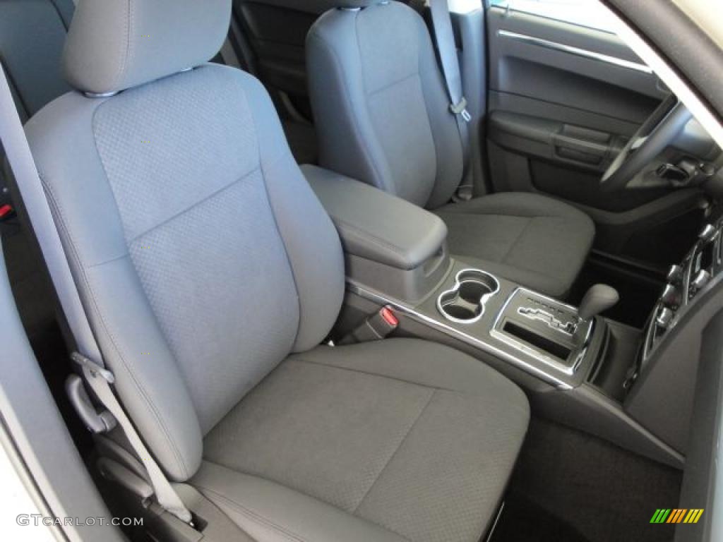 2010 300 Touring - Cool Vanilla White / Dark Slate Gray photo #12