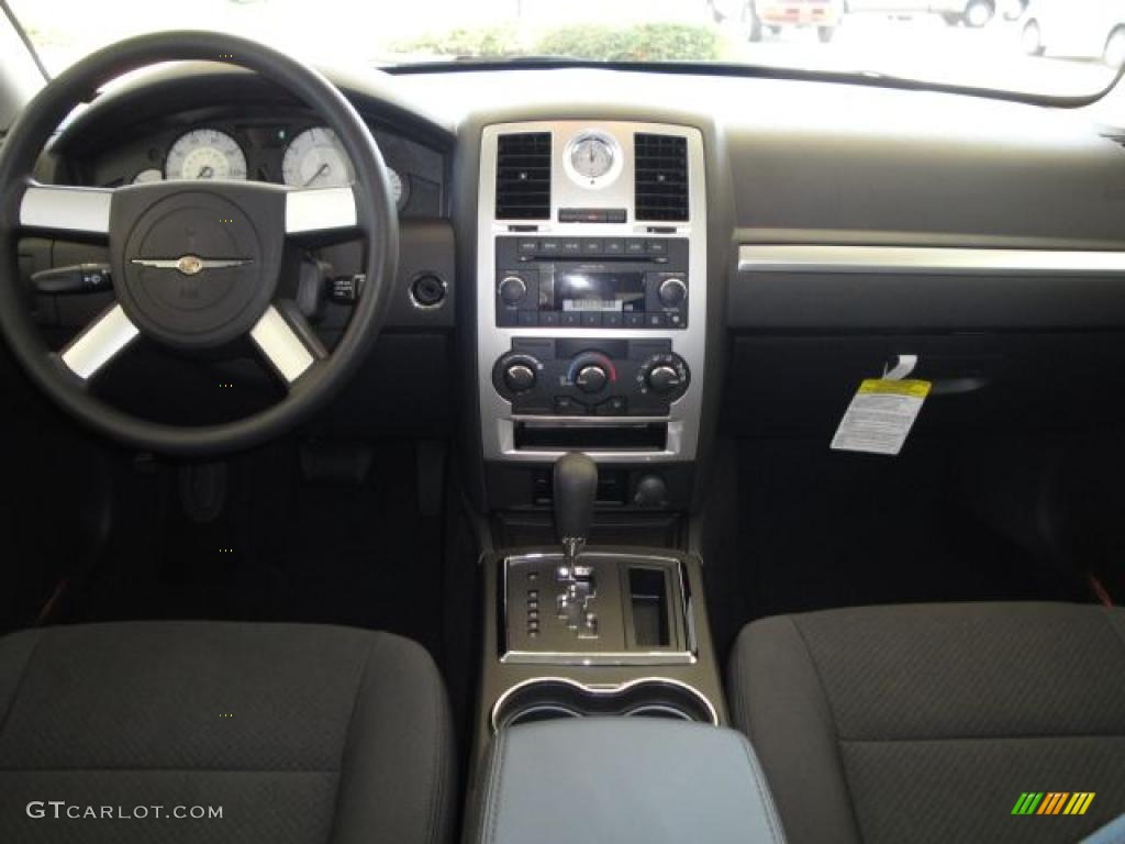 2010 300 Touring - Cool Vanilla White / Dark Slate Gray photo #14
