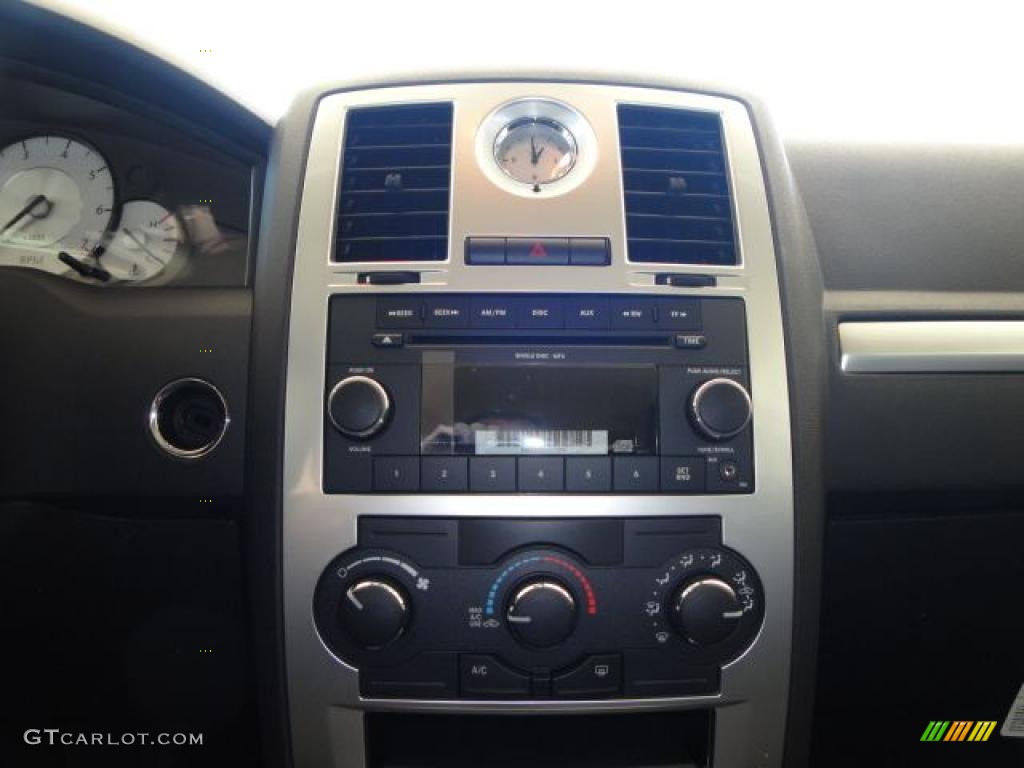 2010 300 Touring - Cool Vanilla White / Dark Slate Gray photo #15