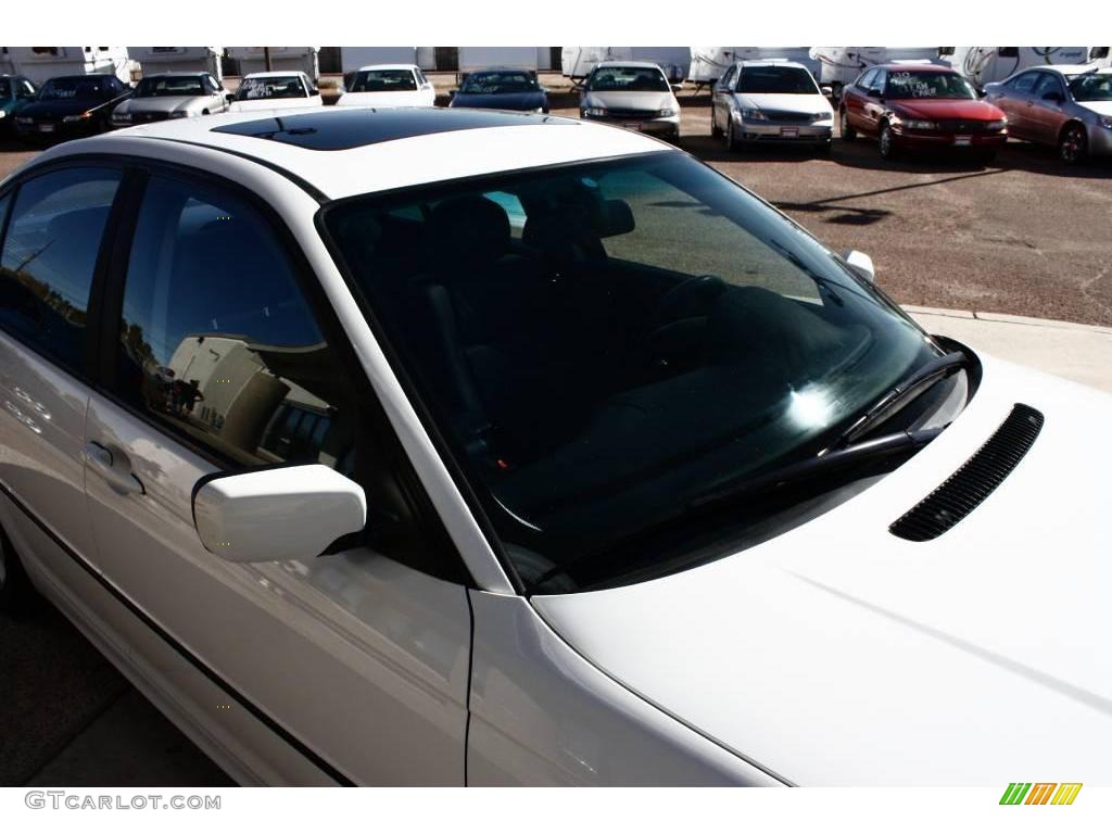 2001 3 Series 325i Sedan - Alpine White / Black photo #17