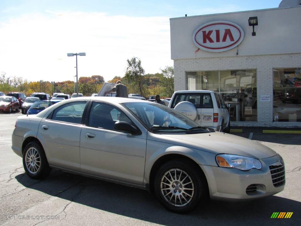 2005 Sebring Sedan - Linen Gold Metallic / Charcoal photo #1