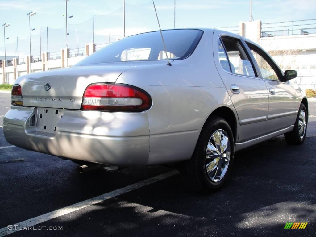 1995 Altima GXE - Beige Pearl / Tan photo #6