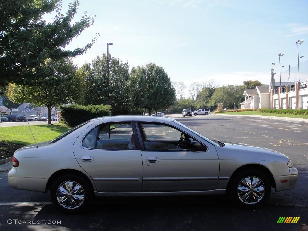 1995 Altima GXE - Beige Pearl / Tan photo #7