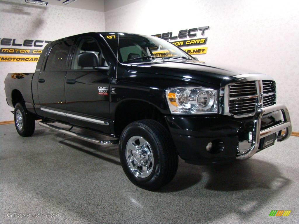 2007 Ram 2500 Laramie Mega Cab 4x4 - Brilliant Black / Medium Slate Gray photo #3