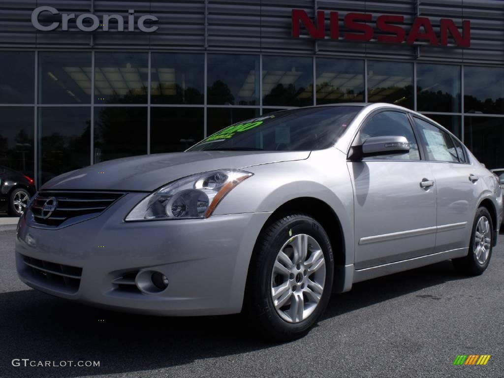 Radiant Silver Nissan Altima